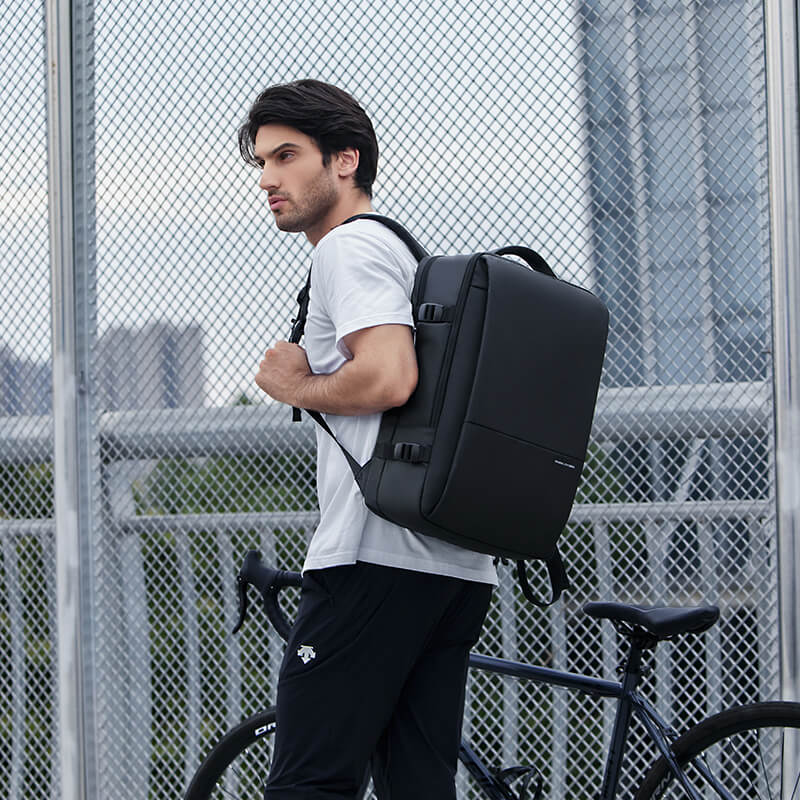 MARK RYDEN - The Super Backpack - Black