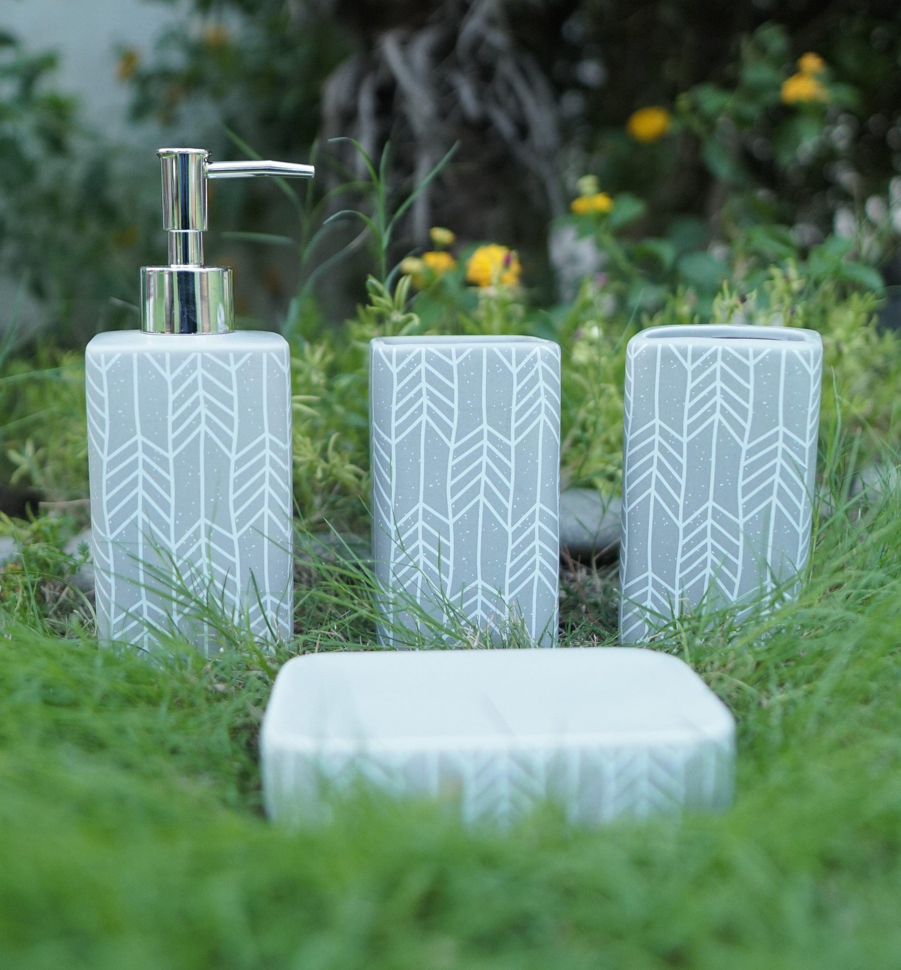 Ceramic Bathroom Set - Arrows
