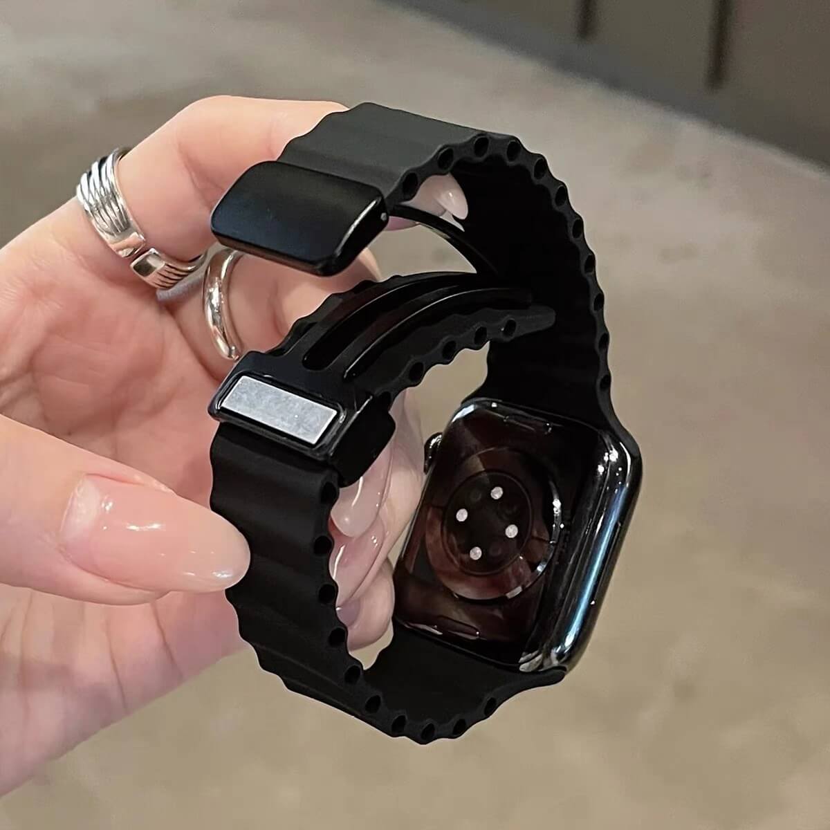 Ocean Magnetic Silicone Strap For Apple Watch - Black