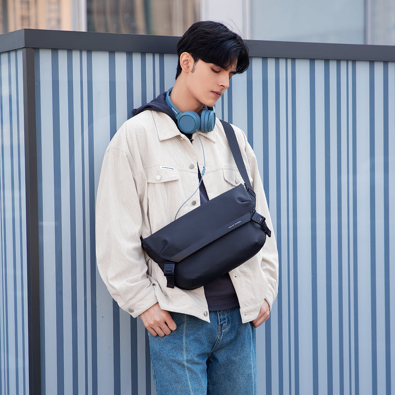 MARK RYDEN - Mailman Sling Bag - Black