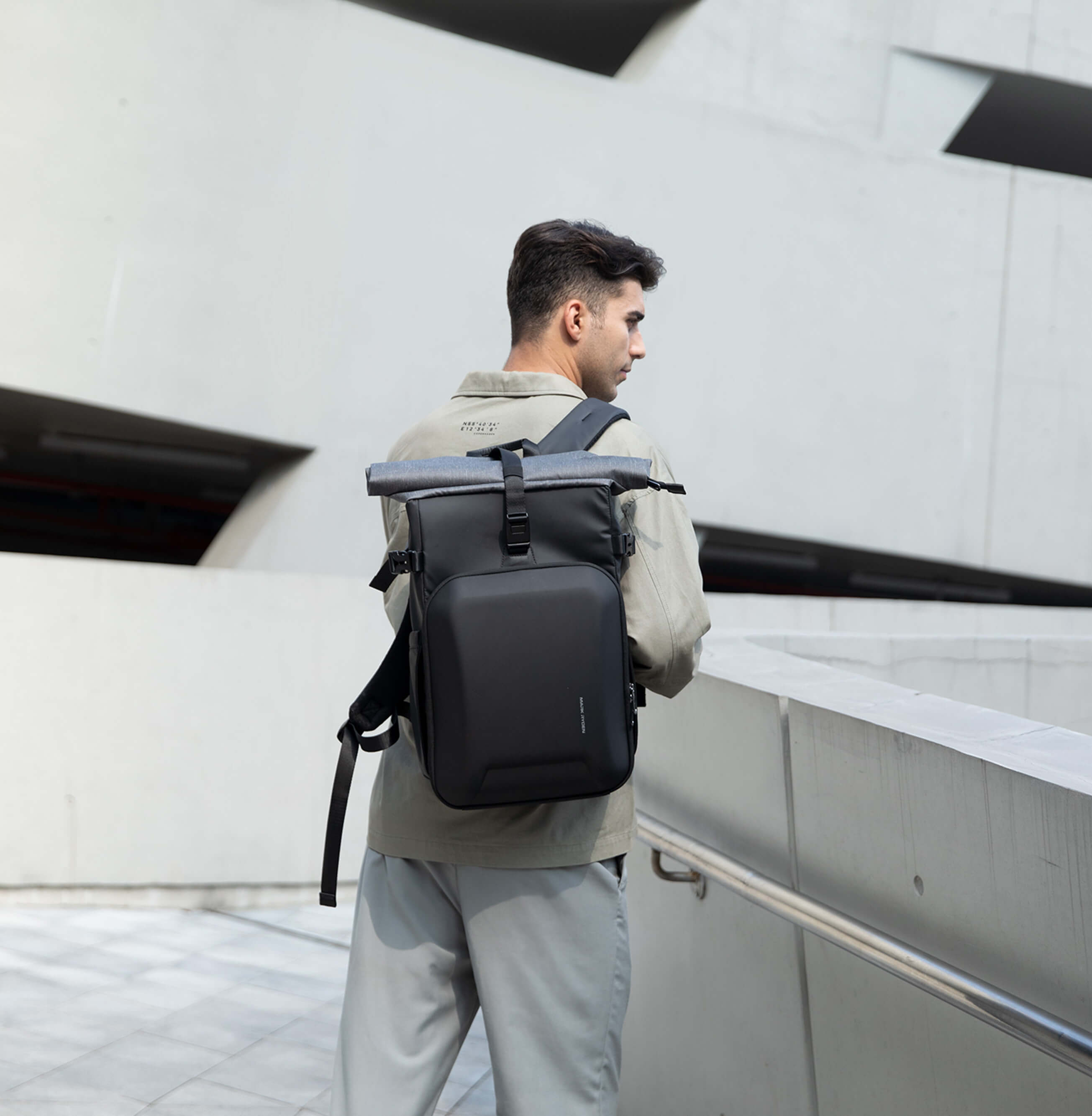 MARK RYDEN - Aspect Large-capacity Camera Backpack - DY Black