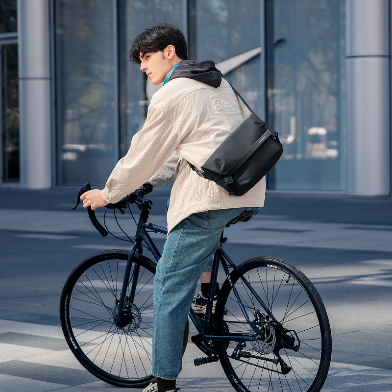 MARK RYDEN - Mailman Sling Bag - Black