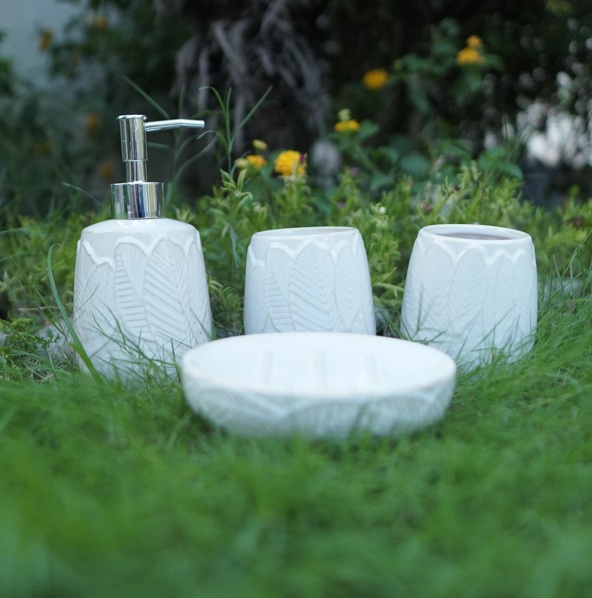 Leaf Ceramic Bathroom Set - White
