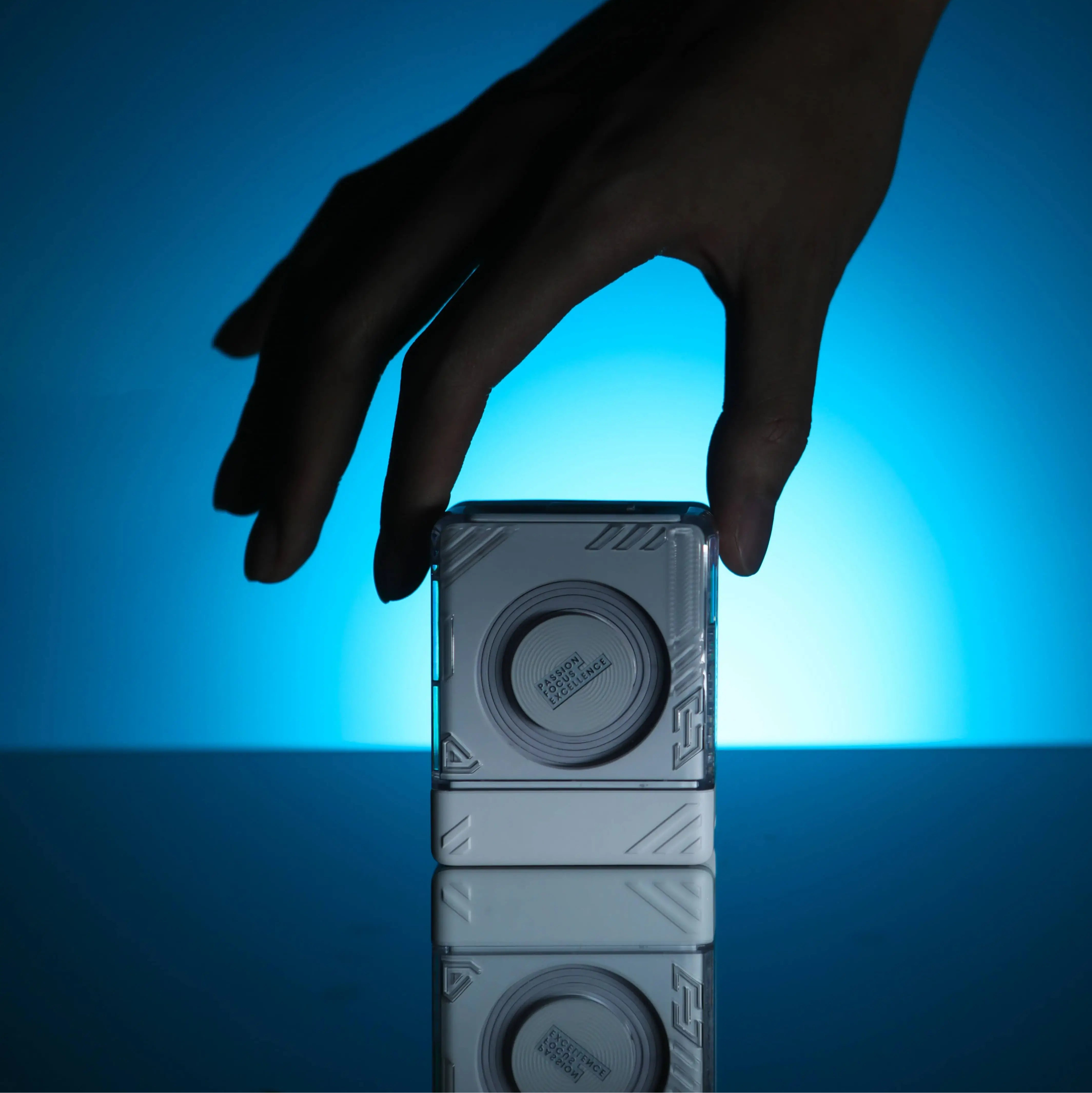 NILLKIN IceCore Retractable 65W GaN Charger